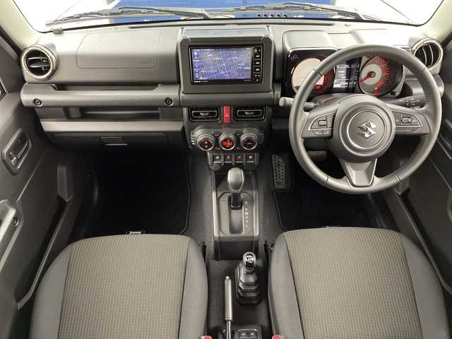 スズキ ジムニー XC 岐阜県 2023(令5)年 2.4万km ブルーイッシュブラックパール3 社外SDナビ（CN-HA01WD）/フルセグ/BT/DVD/バックカメラ/スズキセーフティサポート/デュアルセンサーブレーキ/クルーズコントロール/車線逸脱警報機能/先行車発進お知らせ機能/誤発進抑制機能/ふらつき警報機/ヒルディセントコントロール/前席シートヒーター/アイドリングストップ/純正16インチAW/サイドバイザー/本革ステアリング/LEDオートライト/フォグランプ/ターボ車/スマートキー/スペアキー