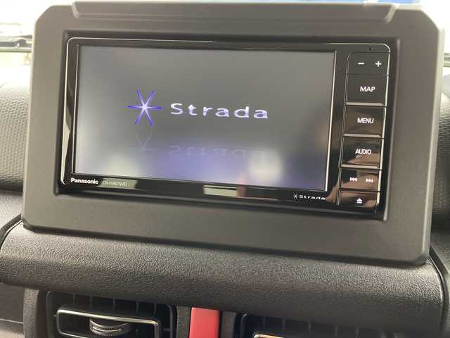 スズキ ジムニー XC 岐阜県 2023(令5)年 2.4万km ブルーイッシュブラックパール3 社外SDナビ（CN-HA01WD）/フルセグ/BT/DVD/バックカメラ/スズキセーフティサポート/デュアルセンサーブレーキ/クルーズコントロール/車線逸脱警報機能/先行車発進お知らせ機能/誤発進抑制機能/ふらつき警報機/ヒルディセントコントロール/前席シートヒーター/アイドリングストップ/純正16インチAW/サイドバイザー/本革ステアリング/LEDオートライト/フォグランプ/ターボ車/スマートキー/スペアキー