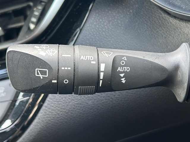 トヨタ Ｃ－ＨＲ G 茨城県 2017(平29)年 7.1万km ホワイトパールクリスタルシャイン 純正9インチナビ/フルセグTV/バックカメラ/フルモデリスタ/コーナーセンサー前後/クルーズコントロール/ドラレコ前方/オートマチックハイビーム/レーンキープアシスト/盗難防止装置/横滑り防止装置/シートヒーター/ETC2.0/BSM