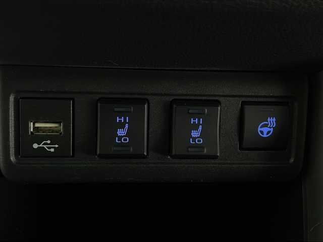 トヨタ カローラ クロス ハイブリッド Z 長野県 2021(令3)年 4.5万km セメントグレーメタリック 純正ディスプレイオーディオ/（Bluetooth＆USB＆FM・AM）/全方位カメラ/トヨタセーフティセンス/・クルーズコントロール（追従あり）/・LTA/PCS/BSM/RCTA/PKSB/RSA/・クリアランスソナー/寒冷地仕様/純正エンジンスターター/ドライブレコーダー（前後）/ビルトインETC/パワーシート（D席）/シートヒーター（前席）/ステアリングヒーター/電動パーキングブレーキ/ブレーキホールド/オートマチックハイビーム/オートライト/LEDヘッドライト/フォグランプ/18インチ純正アルミホイール/純正フロアマット/電動リアゲート/スマートキー