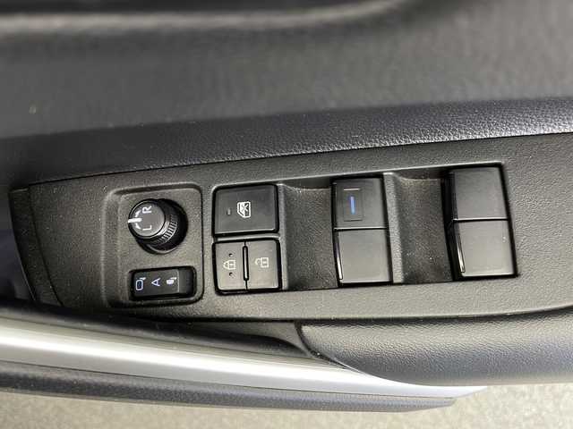 トヨタ カローラ クロス ハイブリッド Z 長野県 2021(令3)年 4.5万km セメントグレーメタリック 純正ディスプレイオーディオ/（Bluetooth＆USB＆FM・AM）/全方位カメラ/トヨタセーフティセンス/・クルーズコントロール（追従あり）/・LTA/PCS/BSM/RCTA/PKSB/RSA/・クリアランスソナー/寒冷地仕様/純正エンジンスターター/ドライブレコーダー（前後）/ビルトインETC/パワーシート（D席）/シートヒーター（前席）/ステアリングヒーター/電動パーキングブレーキ/ブレーキホールド/オートマチックハイビーム/オートライト/LEDヘッドライト/フォグランプ/18インチ純正アルミホイール/純正フロアマット/電動リアゲート/スマートキー
