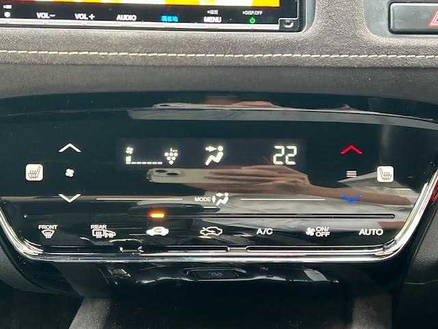 ホンダ ヴェゼル RS ホンダセンシング 東京都 2019(平31)年 6.8万km クリスタルブラックパール ワンオーナー/ホンダセンシング(安全運転支援システム)/純正SDインターナビ/フルセグTV/Bluetooth CD DVD AM FM/HDMI USB/バックカメラ/ハーフレザーシート/シートヒーター/アダプティブクルーズコントロール/衝突被害軽減ブレーキ/誤発進抑制機能/歩行者事故低減ステアリング/路外逸脱抑制機能/車線維持支援システム/プラズマクラスター付きオートエアコン/ETC/ドラレコ/SRSエアバッグ(ダブル＋サイド＋カーテン)/LEDヘッドランプ/スマートキー/スペアキー×1/保証書＆取扱説明書