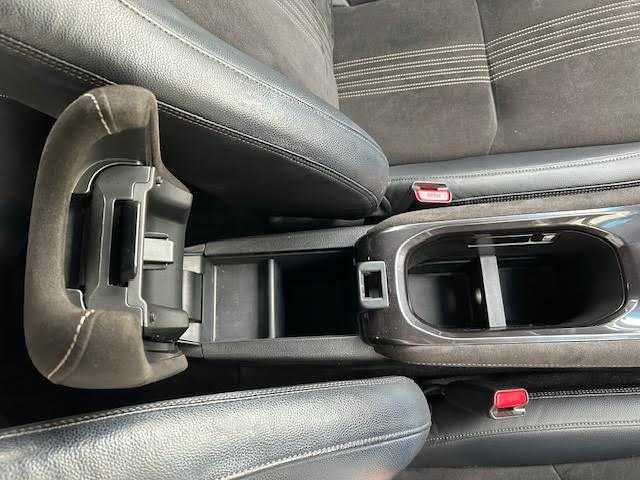 ホンダ ヴェゼル RS ホンダセンシング 東京都 2019(平31)年 6.8万km クリスタルブラックパール ワンオーナー/ホンダセンシング(安全運転支援システム)/純正SDインターナビ/フルセグTV/Bluetooth CD DVD AM FM/HDMI USB/バックカメラ/ハーフレザーシート/シートヒーター/アダプティブクルーズコントロール/衝突被害軽減ブレーキ/誤発進抑制機能/歩行者事故低減ステアリング/路外逸脱抑制機能/車線維持支援システム/プラズマクラスター付きオートエアコン/ETC/ドラレコ/SRSエアバッグ(ダブル＋サイド＋カーテン)/LEDヘッドランプ/スマートキー/スペアキー×1/保証書＆取扱説明書