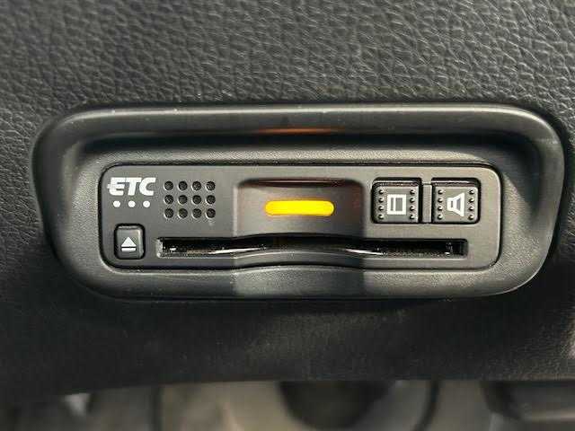 ホンダ ヴェゼル RS ホンダセンシング 東京都 2019(平31)年 6.8万km クリスタルブラックパール ワンオーナー/ホンダセンシング(安全運転支援システム)/純正SDインターナビ/フルセグTV/Bluetooth CD DVD AM FM/HDMI USB/バックカメラ/ハーフレザーシート/シートヒーター/アダプティブクルーズコントロール/衝突被害軽減ブレーキ/誤発進抑制機能/歩行者事故低減ステアリング/路外逸脱抑制機能/車線維持支援システム/プラズマクラスター付きオートエアコン/ETC/ドラレコ/SRSエアバッグ(ダブル＋サイド＋カーテン)/LEDヘッドランプ/スマートキー/スペアキー×1/保証書＆取扱説明書