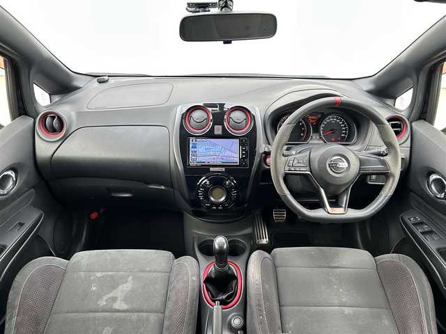 日産 ノート ニスモS 群馬県 2018(平30)年 8万km スーパーブラック 5MT車/純正SDナビ/（CD/DVD/SD/Bluetooth/MSV）/フルセグテレビ/ドライブレコーダー/プッシュスタート/HKSダウンサス/LEDヘッドランプ/専用リアスポイラー/純正17インチアルミホイール/nisumoスポーツシート