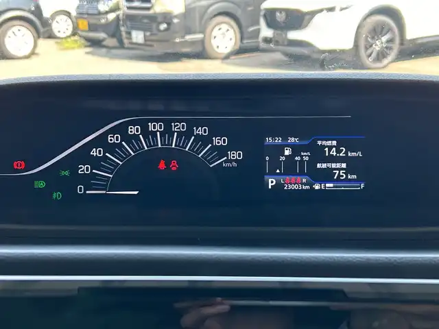 スズキ ソリオ HV MZ 和歌山県 2023(令5)年 2.3万km ピュアホワイトP 純正9インチナビ/フルセグTV/Bluetooth/CD/DVD/USB/アラウンドビューモニター/ETC/衝突軽減カメラ/車線逸脱防止機能/コーナーセンサー/レーダークルーズコントロール/HUD（ヘッドアップディスプレイ）/両側パワースライドドア/革巻きステアリング/ステアリングスイッチ/前席シートヒーター/リアドアサンシェード/後席サーキュレーター/LEDヘッドライト/フォグランプ/オートライト/電動格納ミラー/フルオートエアコン/アイドリングストップ/社外15インチAW/ドアバイザー/純正フロアマット/プッシュスタート/スマートキー