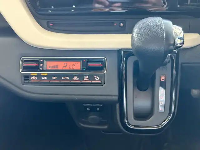 スズキ ソリオ HV MZ 和歌山県 2023(令5)年 2.3万km ピュアホワイトP 純正9インチナビ/フルセグTV/Bluetooth/CD/DVD/USB/アラウンドビューモニター/ETC/衝突軽減カメラ/車線逸脱防止機能/コーナーセンサー/レーダークルーズコントロール/HUD（ヘッドアップディスプレイ）/両側パワースライドドア/革巻きステアリング/ステアリングスイッチ/前席シートヒーター/リアドアサンシェード/後席サーキュレーター/LEDヘッドライト/フォグランプ/オートライト/電動格納ミラー/フルオートエアコン/アイドリングストップ/社外15インチAW/ドアバイザー/純正フロアマット/プッシュスタート/スマートキー