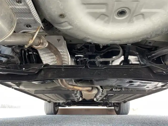 日産 ジューク 15RX Vセレクション 滋賀県 2018(平30)年 2.8万km スーパーブラック ガソリン/2WD/CVT/7インチナビ　【CN-RE04WD】/【FM/AM/CD/DVD/TVフルセグ/USB/Bluetooth】/バックカメラ/プリクラッシュ/レーンキープアシスト/横滑り防止装置/電動格納ミラー/アイドリングストップ/革巻きステアリング/ステアリングスイッチ/オートライト/キセノンヘッドライト/フロントフォグ/パワーウインドウ/パワーステアリング/プッシュスタート/スマートキー