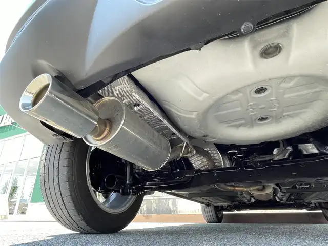 日産 ジューク 15RX Vセレクション 滋賀県 2018(平30)年 2.8万km スーパーブラック ガソリン/2WD/CVT/7インチナビ　【CN-RE04WD】/【FM/AM/CD/DVD/TVフルセグ/USB/Bluetooth】/バックカメラ/プリクラッシュ/レーンキープアシスト/横滑り防止装置/電動格納ミラー/アイドリングストップ/革巻きステアリング/ステアリングスイッチ/オートライト/キセノンヘッドライト/フロントフォグ/パワーウインドウ/パワーステアリング/プッシュスタート/スマートキー