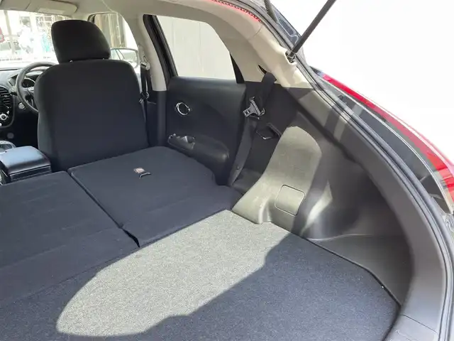 日産 ジューク 15RX Vセレクション 滋賀県 2018(平30)年 2.8万km スーパーブラック ガソリン/2WD/CVT/7インチナビ　【CN-RE04WD】/【FM/AM/CD/DVD/TVフルセグ/USB/Bluetooth】/バックカメラ/プリクラッシュ/レーンキープアシスト/横滑り防止装置/電動格納ミラー/アイドリングストップ/革巻きステアリング/ステアリングスイッチ/オートライト/キセノンヘッドライト/フロントフォグ/パワーウインドウ/パワーステアリング/プッシュスタート/スマートキー