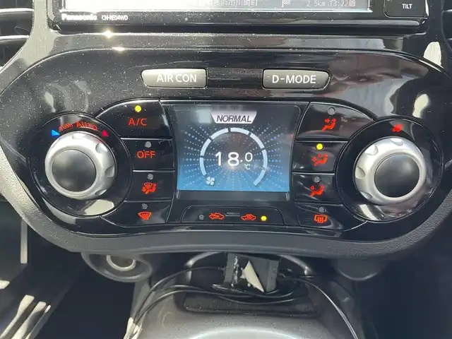 日産 ジューク 15RX Vセレクション 滋賀県 2018(平30)年 2.8万km スーパーブラック ガソリン/2WD/CVT/7インチナビ　【CN-RE04WD】/【FM/AM/CD/DVD/TVフルセグ/USB/Bluetooth】/バックカメラ/プリクラッシュ/レーンキープアシスト/横滑り防止装置/電動格納ミラー/アイドリングストップ/革巻きステアリング/ステアリングスイッチ/オートライト/キセノンヘッドライト/フロントフォグ/パワーウインドウ/パワーステアリング/プッシュスタート/スマートキー