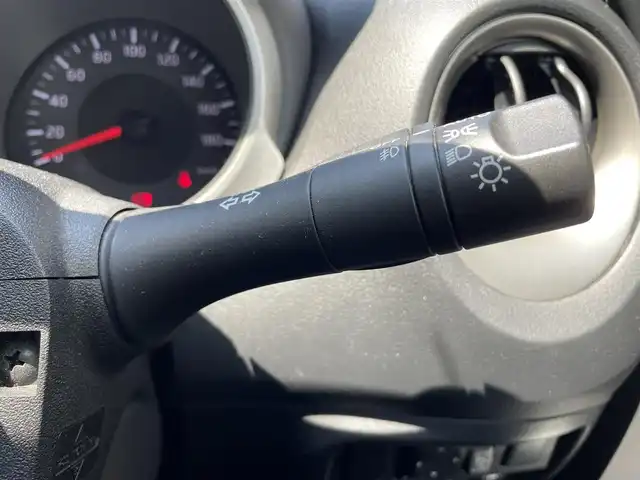 日産 ジューク 15RX Vセレクション 滋賀県 2018(平30)年 2.8万km スーパーブラック ガソリン/2WD/CVT/7インチナビ　【CN-RE04WD】/【FM/AM/CD/DVD/TVフルセグ/USB/Bluetooth】/バックカメラ/プリクラッシュ/レーンキープアシスト/横滑り防止装置/電動格納ミラー/アイドリングストップ/革巻きステアリング/ステアリングスイッチ/オートライト/キセノンヘッドライト/フロントフォグ/パワーウインドウ/パワーステアリング/プッシュスタート/スマートキー