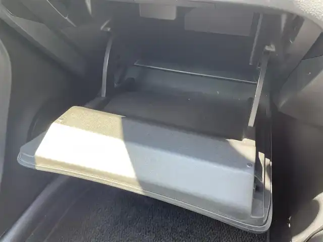 日産 ジューク 15RX Vセレクション 滋賀県 2018(平30)年 2.8万km スーパーブラック ガソリン/2WD/CVT/7インチナビ　【CN-RE04WD】/【FM/AM/CD/DVD/TVフルセグ/USB/Bluetooth】/バックカメラ/プリクラッシュ/レーンキープアシスト/横滑り防止装置/電動格納ミラー/アイドリングストップ/革巻きステアリング/ステアリングスイッチ/オートライト/キセノンヘッドライト/フロントフォグ/パワーウインドウ/パワーステアリング/プッシュスタート/スマートキー