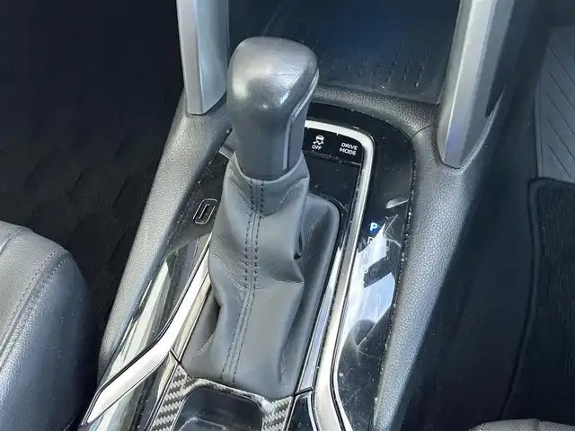 トヨタ カローラ クロス ハイブリッド Z 静岡県 2022(令4)年 2.5万km プラチナホワイトパールマイカ トヨタセーフティセンス/純正9型ディスプレイオーディオ/フルセグTV/パノラマビューモニター/パノラマルーフ/モデリスタエアロFSR/モデリスタカラードフェンダー/モデリスタバックドアガーニッシュ/モデリスタフロントグリルガーニッシュ/モデリスタミラーガーニッシュ/モデリスタドアバンドルガーニッシュ/1500W電/前席シートヒーター/ハンドルヒーター/PKSB/BSM/電動リアゲート/ドラレコ/ハーフレザーシート/純正フロアマット/ルーフレール/レーダークルーズ