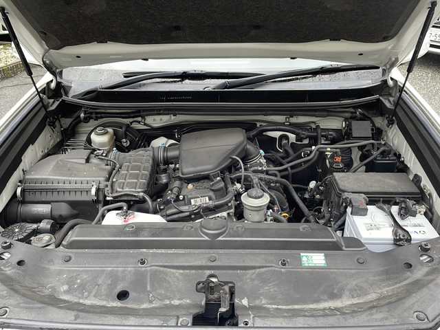 トヨタ ランドクルーザー プラド TX 大阪府 2019(令1)年 7.2万km スーパーホワイトⅡ 純正SDナビ NSZT-Y68T/・DVD/CD/FM/AM/Bluetooth/・フルセグテレビ/ETC/バックカメラ/サンルーフ/衝突軽減ブレーキ/レーンキープアシスト/クルーズコントロール/盗難防止装置/革巻きステアリング/ステアリングリモコン/電動格納ミラー/ルーフレール/前後コーナーセンサー/フォグランプ/オートライト/オートエアコン/スマートキー/プッシュスタート/12V電源/USBジャック/純正17インチアルミホイール/純正フロアマット/スタッドレスタイヤ積み込み/ナビ取扱説明書/保証書