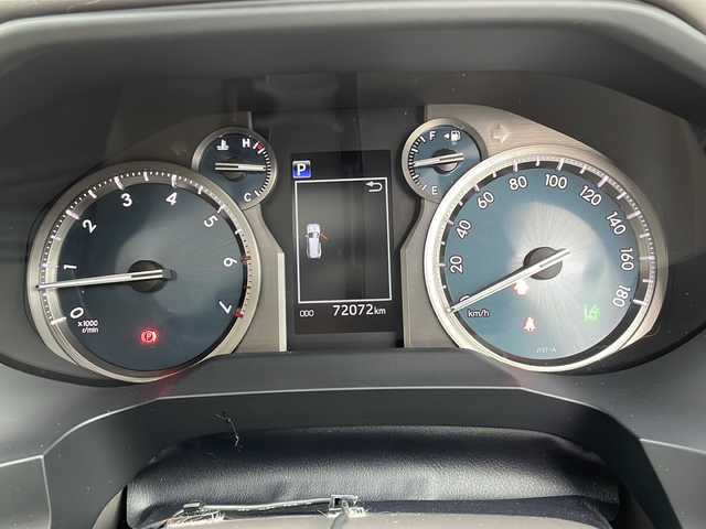 トヨタ ランドクルーザー プラド TX 大阪府 2019(令1)年 7.2万km スーパーホワイトⅡ 純正SDナビ NSZT-Y68T/・DVD/CD/FM/AM/Bluetooth/・フルセグテレビ/ETC/バックカメラ/サンルーフ/衝突軽減ブレーキ/レーンキープアシスト/クルーズコントロール/盗難防止装置/革巻きステアリング/ステアリングリモコン/電動格納ミラー/ルーフレール/前後コーナーセンサー/フォグランプ/オートライト/オートエアコン/スマートキー/プッシュスタート/12V電源/USBジャック/純正17インチアルミホイール/純正フロアマット/スタッドレスタイヤ積み込み/ナビ取扱説明書/保証書