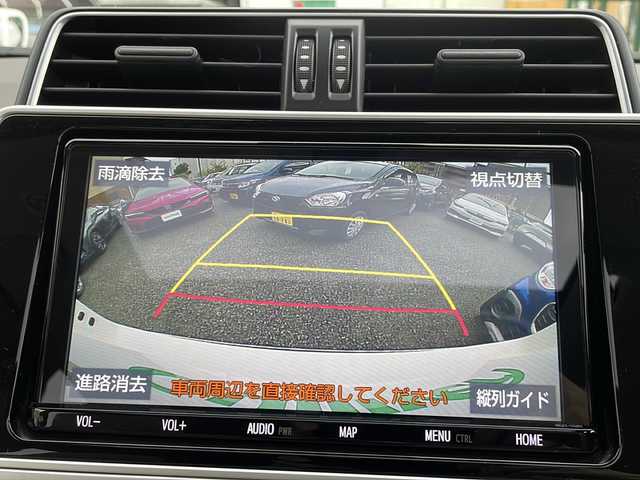 トヨタ ランドクルーザー プラド TX 大阪府 2019(令1)年 7.2万km スーパーホワイトⅡ 純正SDナビ NSZT-Y68T/・DVD/CD/FM/AM/Bluetooth/・フルセグテレビ/ETC/バックカメラ/サンルーフ/衝突軽減ブレーキ/レーンキープアシスト/クルーズコントロール/盗難防止装置/革巻きステアリング/ステアリングリモコン/電動格納ミラー/ルーフレール/前後コーナーセンサー/フォグランプ/オートライト/オートエアコン/スマートキー/プッシュスタート/12V電源/USBジャック/純正17インチアルミホイール/純正フロアマット/スタッドレスタイヤ積み込み/ナビ取扱説明書/保証書