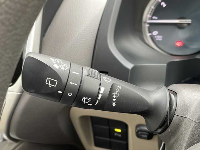 トヨタ ランドクルーザー プラド TX 大阪府 2019(令1)年 7.2万km スーパーホワイトⅡ 純正SDナビ NSZT-Y68T/・DVD/CD/FM/AM/Bluetooth/・フルセグテレビ/ETC/バックカメラ/サンルーフ/衝突軽減ブレーキ/レーンキープアシスト/クルーズコントロール/盗難防止装置/革巻きステアリング/ステアリングリモコン/電動格納ミラー/ルーフレール/前後コーナーセンサー/フォグランプ/オートライト/オートエアコン/スマートキー/プッシュスタート/12V電源/USBジャック/純正17インチアルミホイール/純正フロアマット/スタッドレスタイヤ積み込み/ナビ取扱説明書/保証書
