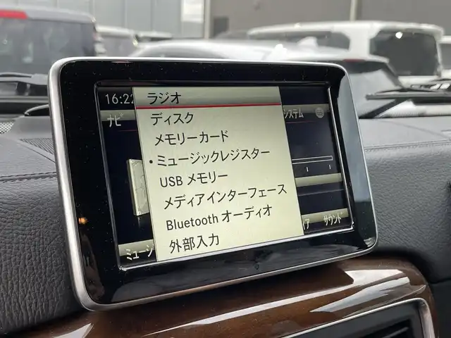 メルセデス・ベンツ ゲレンデヴァーゲン Ｇ５５０ ロング 滋賀県 2014(平26)年 5.6万km オブシディアンブラックM 純正ナビ/【Bluetooth.CD.DVD.フルセグTV】/バックカメラ/サンルーフ/追従クルーズコントロール/ブラインドスポットモニター/全席シートヒーター/前席パワーシート/本革シート/ＨａｒｍａｎＫａｒｄｏｎ/クリアランスソナー/純正アルミホイール/センターデフロック/背面タイヤ