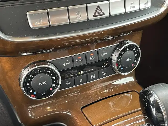 メルセデス・ベンツ ゲレンデヴァーゲン Ｇ５５０ ロング 滋賀県 2014(平26)年 5.6万km オブシディアンブラックM 純正ナビ/【Bluetooth.CD.DVD.フルセグTV】/バックカメラ/サンルーフ/追従クルーズコントロール/ブラインドスポットモニター/全席シートヒーター/前席パワーシート/本革シート/ＨａｒｍａｎＫａｒｄｏｎ/クリアランスソナー/純正アルミホイール/センターデフロック/背面タイヤ