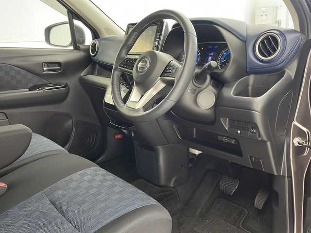 日産 デイズ HWS X プロパイロットED 沖縄県 2020(令2)年 6.1万km フローズンバニラパール/アッシュブラウンM 純正ナビ(ＭＭ３１９Ｄ－Ｌ)/(フルセグＴＶ　Ｂｌｕｅｔｏｏｔｈ　ＣＤ　ＤＶＤ　ＡＭ　ＦＭ)　/全方位カメラ　/ドライブレコーダー　/ＥＴＣ　/プロパイロット/クルーズコントロール/スマートキー/電動パーキングブレーキ/アイドリングストップ　/純正アルミホイール　/ＬＥＤヘッドライト　/オートライト/電動格納ミラー/純正フロアマット