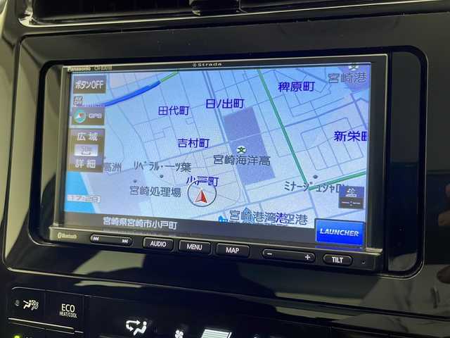 トヨタ プリウス S 宮崎県 2019(令1)年 6.8万km スーパーホワイトⅡ 禁煙車/トヨタセーフティセンス/社外ナビ/（ストラーダ/CN-B301B/CD/Bluetooth/FMAM）/社外バックカメラ/純正ドライブレコーダー/純正オートアラーム/純正フロアマット/プリクラッシュセーフティ/アダプティブクルーズコントロール/レーンディパーチャーアラート/オートマチックハイビーム/クリアランスソナー/オートエアコン/本革巻ハンドル/スマートキー/プッシュエンジンスタート/新車時保証書/取扱い説明書