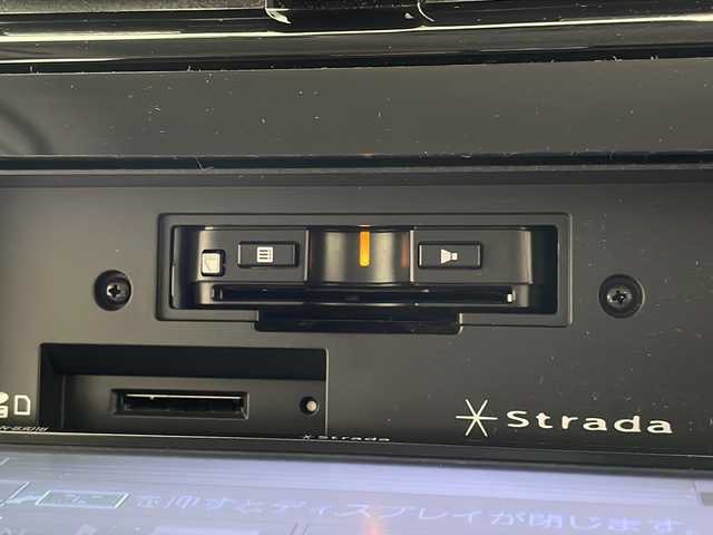 トヨタ プリウス S 宮崎県 2019(令1)年 6.8万km スーパーホワイトⅡ 禁煙車/トヨタセーフティセンス/社外ナビ/（ストラーダ/CN-B301B/CD/Bluetooth/FMAM）/社外バックカメラ/純正ドライブレコーダー/純正オートアラーム/純正フロアマット/プリクラッシュセーフティ/アダプティブクルーズコントロール/レーンディパーチャーアラート/オートマチックハイビーム/クリアランスソナー/オートエアコン/本革巻ハンドル/スマートキー/プッシュエンジンスタート/新車時保証書/取扱い説明書