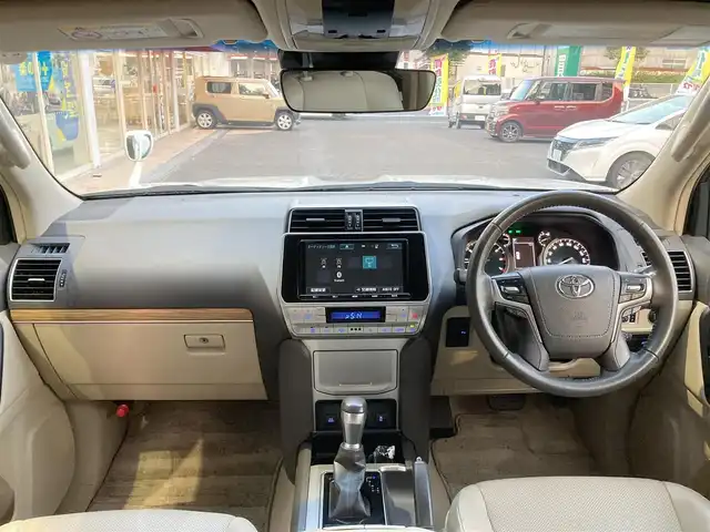 トヨタ ランドクルーザー プラド TX Lパッケージ 長崎県 2018(平30)年 6.3万km ホワイトパールクリスタルシャイン トヨタセーフティセンス/・衝突被害軽減ブレーキ/・レーダークルーズコントロール/・レーンキープアシスト/・オートマチックハイビーム/革シート/・シートヒーター/・エアシート/パワーシート(D席/N席)/ディーラーOP/SDナビ【NSZT-Y66T】/・Bluetooth接続/・フルセグTV/・DVD再生/バックカメラ/ビルトインETC/コーナーセンサー/MTモード付AT/ヘッドライトウォッシャー/革巻きステアリング/ステアリングスイッチ/LEDオートヘッドライト/フォグライト