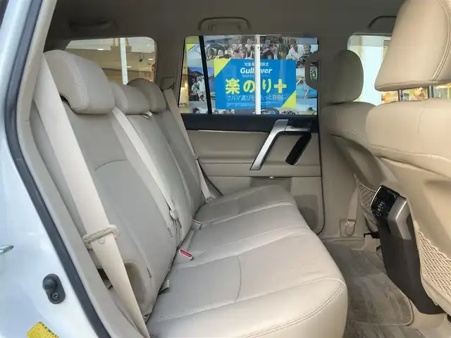 トヨタ ランドクルーザー プラド TX Lパッケージ 長崎県 2018(平30)年 6.3万km ホワイトパールクリスタルシャイン トヨタセーフティセンス/・衝突被害軽減ブレーキ/・レーダークルーズコントロール/・レーンキープアシスト/・オートマチックハイビーム/革シート/・シートヒーター/・エアシート/パワーシート(D席/N席)/ディーラーOP/SDナビ【NSZT-Y66T】/・Bluetooth接続/・フルセグTV/・DVD再生/バックカメラ/ビルトインETC/コーナーセンサー/MTモード付AT/ヘッドライトウォッシャー/革巻きステアリング/ステアリングスイッチ/LEDオートヘッドライト/フォグライト