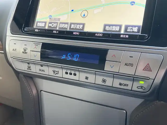 トヨタ ランドクルーザー プラド TX Lパッケージ 長崎県 2018(平30)年 6.3万km ホワイトパールクリスタルシャイン トヨタセーフティセンス/・衝突被害軽減ブレーキ/・レーダークルーズコントロール/・レーンキープアシスト/・オートマチックハイビーム/革シート/・シートヒーター/・エアシート/パワーシート(D席/N席)/ディーラーOP/SDナビ【NSZT-Y66T】/・Bluetooth接続/・フルセグTV/・DVD再生/バックカメラ/ビルトインETC/コーナーセンサー/MTモード付AT/ヘッドライトウォッシャー/革巻きステアリング/ステアリングスイッチ/LEDオートヘッドライト/フォグライト