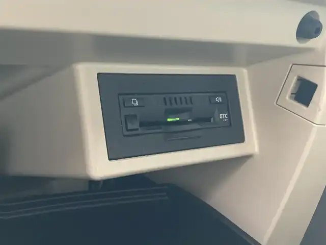 トヨタ ランドクルーザー プラド TX Lパッケージ 長崎県 2018(平30)年 6.3万km ホワイトパールクリスタルシャイン トヨタセーフティセンス/・衝突被害軽減ブレーキ/・レーダークルーズコントロール/・レーンキープアシスト/・オートマチックハイビーム/革シート/・シートヒーター/・エアシート/パワーシート(D席/N席)/ディーラーOP/SDナビ【NSZT-Y66T】/・Bluetooth接続/・フルセグTV/・DVD再生/バックカメラ/ビルトインETC/コーナーセンサー/MTモード付AT/ヘッドライトウォッシャー/革巻きステアリング/ステアリングスイッチ/LEDオートヘッドライト/フォグライト