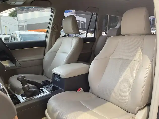 トヨタ ランドクルーザー プラド TX Lパッケージ 長崎県 2018(平30)年 6.3万km ホワイトパールクリスタルシャイン トヨタセーフティセンス/・衝突被害軽減ブレーキ/・レーダークルーズコントロール/・レーンキープアシスト/・オートマチックハイビーム/革シート/・シートヒーター/・エアシート/パワーシート(D席/N席)/ディーラーOP/SDナビ【NSZT-Y66T】/・Bluetooth接続/・フルセグTV/・DVD再生/バックカメラ/ビルトインETC/コーナーセンサー/MTモード付AT/ヘッドライトウォッシャー/革巻きステアリング/ステアリングスイッチ/LEDオートヘッドライト/フォグライト