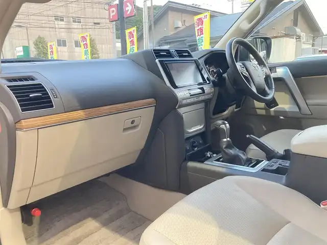 トヨタ ランドクルーザー プラド TX Lパッケージ 長崎県 2018(平30)年 6.3万km ホワイトパールクリスタルシャイン トヨタセーフティセンス/・衝突被害軽減ブレーキ/・レーダークルーズコントロール/・レーンキープアシスト/・オートマチックハイビーム/革シート/・シートヒーター/・エアシート/パワーシート(D席/N席)/ディーラーOP/SDナビ【NSZT-Y66T】/・Bluetooth接続/・フルセグTV/・DVD再生/バックカメラ/ビルトインETC/コーナーセンサー/MTモード付AT/ヘッドライトウォッシャー/革巻きステアリング/ステアリングスイッチ/LEDオートヘッドライト/フォグライト