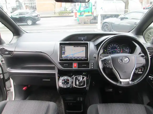 トヨタ ノア ハイブリッド Si 千葉県 2017(平29)年 14.5万km ホワイトパールクリスタルシャイン ワンオーナー/純正9型ナビ、フルセグTV/バックカメラ/オーディオ【CD/DVD/SD/BT】/純正12型フリップダウンモニター/トヨタセーフティセンス/両側パワースライドドア/LEDヘッドライト&LEDフォグ/純正16インチアルミホイール/ウィンカードアミラー/前席シートヒーター/トランクイージークローザー/前方ドライブレコーダー/ビルトインETC/記録簿H30-R6年毎年トヨタ有り/保証書/取説/ナビ説/スペアキー