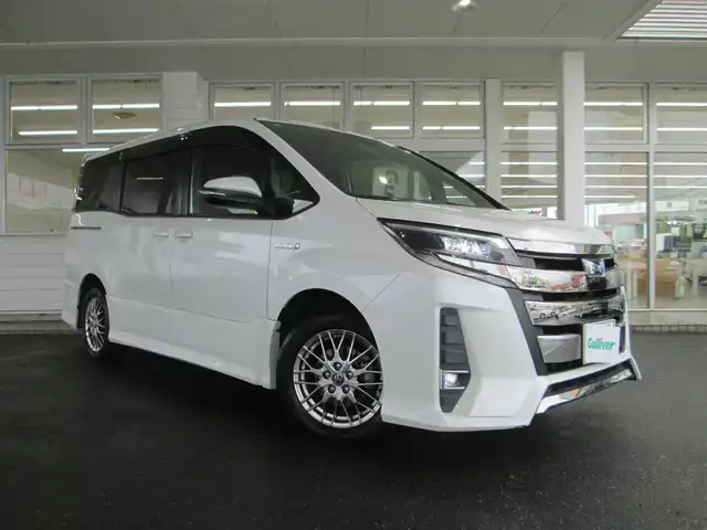 トヨタ ノア ハイブリッド Si 千葉県 2017(平29)年 14.5万km ホワイトパールクリスタルシャイン ワンオーナー/純正9型ナビ、フルセグTV/バックカメラ/オーディオ【CD/DVD/SD/BT】/純正12型フリップダウンモニター/トヨタセーフティセンス/両側パワースライドドア/LEDヘッドライト&LEDフォグ/純正16インチアルミホイール/ウィンカードアミラー/前席シートヒーター/トランクイージークローザー/前方ドライブレコーダー/ビルトインETC/記録簿H30-R6年毎年トヨタ有り/保証書/取説/ナビ説/スペアキー