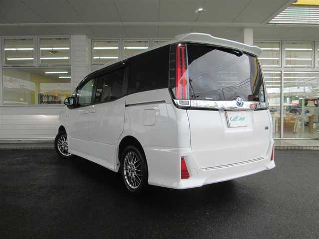トヨタ ノア ハイブリッド Si 千葉県 2017(平29)年 14.5万km ホワイトパールクリスタルシャイン ワンオーナー/純正9型ナビ、フルセグTV/バックカメラ/オーディオ【CD/DVD/SD/BT】/純正12型フリップダウンモニター/トヨタセーフティセンス/両側パワースライドドア/LEDヘッドライト&LEDフォグ/純正16インチアルミホイール/ウィンカードアミラー/前席シートヒーター/トランクイージークローザー/前方ドライブレコーダー/ビルトインETC/記録簿H30-R6年毎年トヨタ有り/保証書/取説/ナビ説/スペアキー