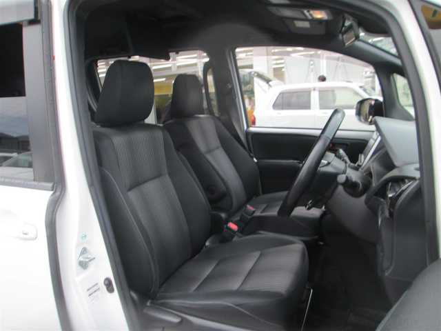 トヨタ ノア ハイブリッド Si 千葉県 2017(平29)年 14.5万km ホワイトパールクリスタルシャイン ワンオーナー/純正9型ナビ、フルセグTV/バックカメラ/オーディオ【CD/DVD/SD/BT】/純正12型フリップダウンモニター/トヨタセーフティセンス/両側パワースライドドア/LEDヘッドライト&LEDフォグ/純正16インチアルミホイール/ウィンカードアミラー/前席シートヒーター/トランクイージークローザー/前方ドライブレコーダー/ビルトインETC/記録簿H30-R6年毎年トヨタ有り/保証書/取説/ナビ説/スペアキー