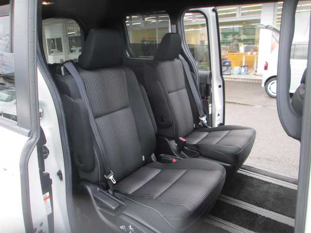 トヨタ ノア ハイブリッド Si 千葉県 2017(平29)年 14.5万km ホワイトパールクリスタルシャイン ワンオーナー/純正9型ナビ、フルセグTV/バックカメラ/オーディオ【CD/DVD/SD/BT】/純正12型フリップダウンモニター/トヨタセーフティセンス/両側パワースライドドア/LEDヘッドライト&LEDフォグ/純正16インチアルミホイール/ウィンカードアミラー/前席シートヒーター/トランクイージークローザー/前方ドライブレコーダー/ビルトインETC/記録簿H30-R6年毎年トヨタ有り/保証書/取説/ナビ説/スペアキー