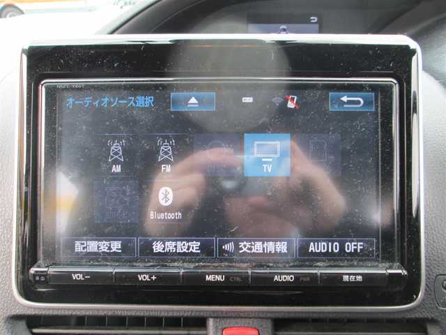 トヨタ ノア ハイブリッド Si 千葉県 2017(平29)年 14.5万km ホワイトパールクリスタルシャイン ワンオーナー/純正9型ナビ、フルセグTV/バックカメラ/オーディオ【CD/DVD/SD/BT】/純正12型フリップダウンモニター/トヨタセーフティセンス/両側パワースライドドア/LEDヘッドライト&LEDフォグ/純正16インチアルミホイール/ウィンカードアミラー/前席シートヒーター/トランクイージークローザー/前方ドライブレコーダー/ビルトインETC/記録簿H30-R6年毎年トヨタ有り/保証書/取説/ナビ説/スペアキー