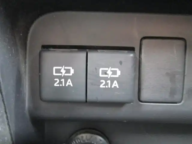 トヨタ ノア ハイブリッド Si 千葉県 2017(平29)年 14.5万km ホワイトパールクリスタルシャイン ワンオーナー/純正9型ナビ、フルセグTV/バックカメラ/オーディオ【CD/DVD/SD/BT】/純正12型フリップダウンモニター/トヨタセーフティセンス/両側パワースライドドア/LEDヘッドライト&LEDフォグ/純正16インチアルミホイール/ウィンカードアミラー/前席シートヒーター/トランクイージークローザー/前方ドライブレコーダー/ビルトインETC/記録簿H30-R6年毎年トヨタ有り/保証書/取説/ナビ説/スペアキー