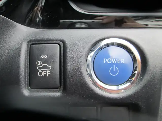 トヨタ ノア ハイブリッド Si 千葉県 2017(平29)年 14.5万km ホワイトパールクリスタルシャイン ワンオーナー/純正9型ナビ、フルセグTV/バックカメラ/オーディオ【CD/DVD/SD/BT】/純正12型フリップダウンモニター/トヨタセーフティセンス/両側パワースライドドア/LEDヘッドライト&LEDフォグ/純正16インチアルミホイール/ウィンカードアミラー/前席シートヒーター/トランクイージークローザー/前方ドライブレコーダー/ビルトインETC/記録簿H30-R6年毎年トヨタ有り/保証書/取説/ナビ説/スペアキー