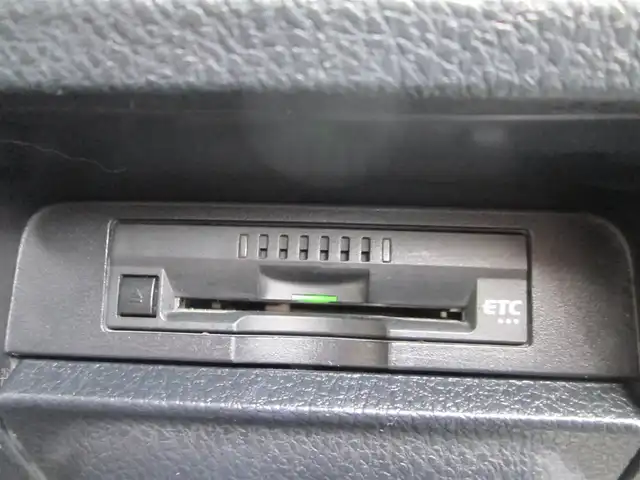 トヨタ ノア ハイブリッド Si 千葉県 2017(平29)年 14.5万km ホワイトパールクリスタルシャイン ワンオーナー/純正9型ナビ、フルセグTV/バックカメラ/オーディオ【CD/DVD/SD/BT】/純正12型フリップダウンモニター/トヨタセーフティセンス/両側パワースライドドア/LEDヘッドライト&LEDフォグ/純正16インチアルミホイール/ウィンカードアミラー/前席シートヒーター/トランクイージークローザー/前方ドライブレコーダー/ビルトインETC/記録簿H30-R6年毎年トヨタ有り/保証書/取説/ナビ説/スペアキー