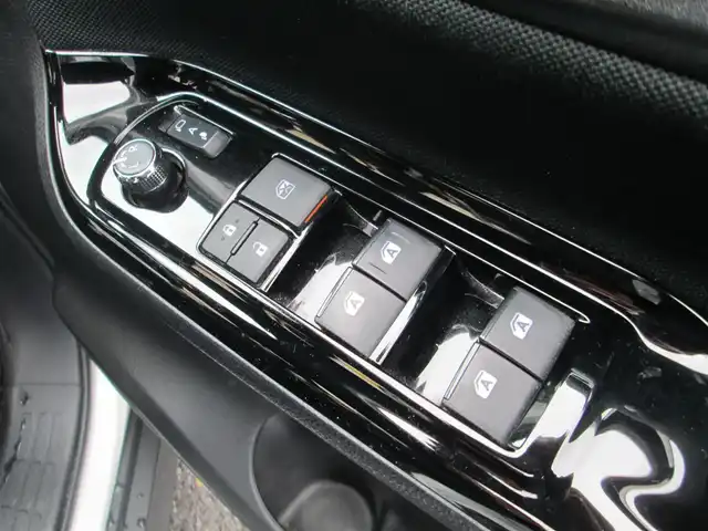 トヨタ ノア ハイブリッド Si 千葉県 2017(平29)年 14.5万km ホワイトパールクリスタルシャイン ワンオーナー/純正9型ナビ、フルセグTV/バックカメラ/オーディオ【CD/DVD/SD/BT】/純正12型フリップダウンモニター/トヨタセーフティセンス/両側パワースライドドア/LEDヘッドライト&LEDフォグ/純正16インチアルミホイール/ウィンカードアミラー/前席シートヒーター/トランクイージークローザー/前方ドライブレコーダー/ビルトインETC/記録簿H30-R6年毎年トヨタ有り/保証書/取説/ナビ説/スペアキー