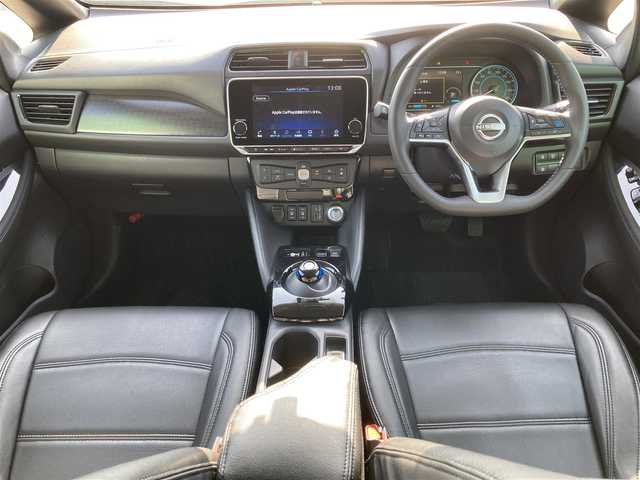 日産 リーフ e+ X 福岡県 2022(令4)年 2.5万km ゴールド 純正メモリナビ/（フルセグ/Bluetooth/USB/AndoroidAuto）/純正ディスプレイオーディオ/アラウンドビューモニター/ビルトインETC2.0/純正ドライブレコーダー/インテリジェントルームミラー/社外サブウーファー/プロパイロット/BSM/LKA/ACC/エマージェンシーブレーキ/コーナーセンサー/ステアリングヒーター/シートヒーター（全席）/LEDヘッドライト/LEDフォグ/オートハイビーム/社外18インチアルミホイール/シートカバー