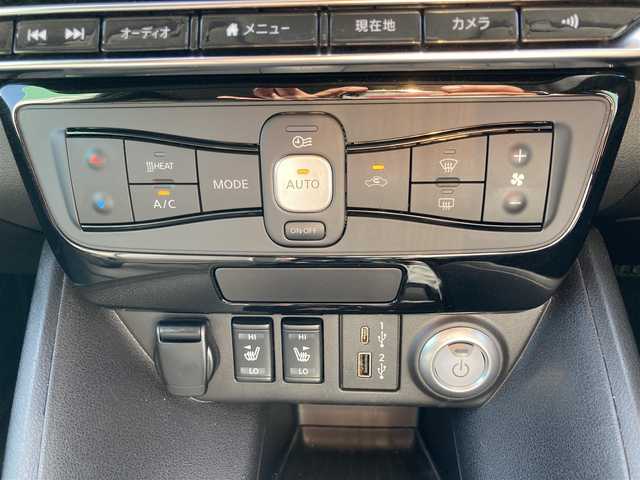 日産 リーフ e+ X 福岡県 2022(令4)年 2.5万km ゴールド 純正メモリナビ/（フルセグ/Bluetooth/USB/AndoroidAuto）/純正ディスプレイオーディオ/アラウンドビューモニター/ビルトインETC2.0/純正ドライブレコーダー/インテリジェントルームミラー/社外サブウーファー/プロパイロット/BSM/LKA/ACC/エマージェンシーブレーキ/コーナーセンサー/ステアリングヒーター/シートヒーター（全席）/LEDヘッドライト/LEDフォグ/オートハイビーム/社外18インチアルミホイール/シートカバー