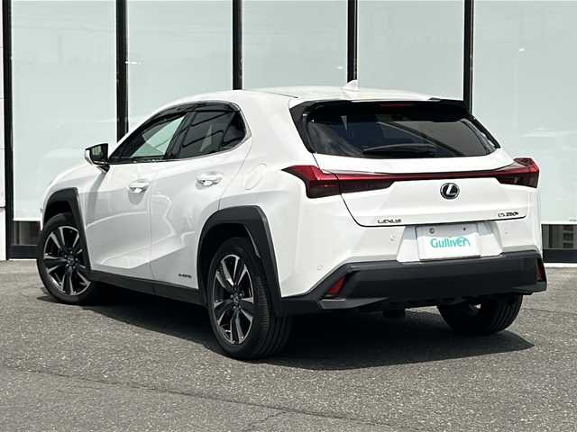 レクサス ＵＸ 250h バージョンL 山形県 2021(令3)年 6.5万km ソニッククォーツ ４WD/BSM/電動パーキングブレーキ/純正SDナビ/（AM/FM/フルセグ）/本革レザーシート/電動格納ミラー/ハンドルヒーター/DN席パワーシート/DN席シートヒーター/ビルトインETC/スマートキー/純正アルミホイール/純正フロアマット/レーンキープアシスト/横滑り防止装置/ドアバイザー