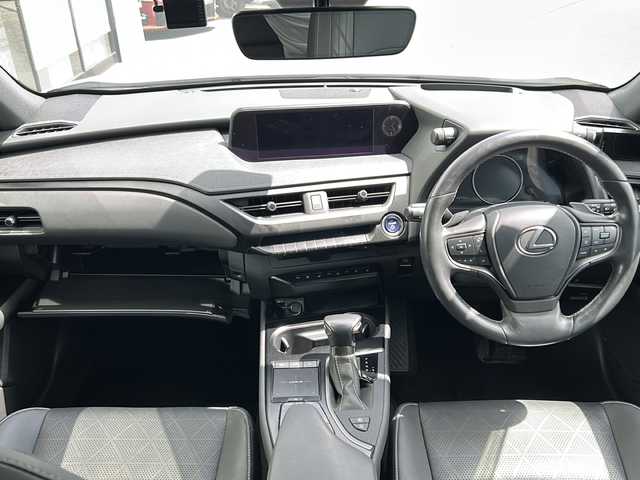 レクサス ＵＸ 250h バージョンL 山形県 2021(令3)年 6.5万km ソニッククォーツ ４WD/BSM/電動パーキングブレーキ/純正SDナビ/（AM/FM/フルセグ）/本革レザーシート/電動格納ミラー/ハンドルヒーター/DN席パワーシート/DN席シートヒーター/ビルトインETC/スマートキー/純正アルミホイール/純正フロアマット/レーンキープアシスト/横滑り防止装置/ドアバイザー