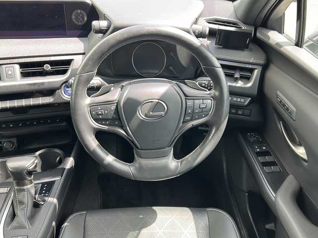 レクサス ＵＸ 250h バージョンL 山形県 2021(令3)年 6.5万km ソニッククォーツ ４WD/BSM/電動パーキングブレーキ/純正SDナビ/（AM/FM/フルセグ）/本革レザーシート/電動格納ミラー/ハンドルヒーター/DN席パワーシート/DN席シートヒーター/ビルトインETC/スマートキー/純正アルミホイール/純正フロアマット/レーンキープアシスト/横滑り防止装置/ドアバイザー