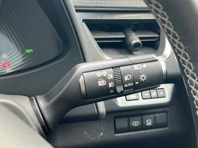 レクサス ＵＸ 250h バージョンL 山形県 2021(令3)年 6.5万km ソニッククォーツ ４WD/BSM/電動パーキングブレーキ/純正SDナビ/（AM/FM/フルセグ）/本革レザーシート/電動格納ミラー/ハンドルヒーター/DN席パワーシート/DN席シートヒーター/ビルトインETC/スマートキー/純正アルミホイール/純正フロアマット/レーンキープアシスト/横滑り防止装置/ドアバイザー