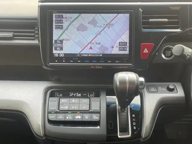 ホンダ ステップワゴン スパーダ アドバンスパッケージ β 道央・札幌 2016(平28)年 2.2万km ホワイトオーキッドパール ワンオーナー/ホンダセンシング/・衝突軽減ブレーキ〈CMBS〉/・アダプティブクルーズコントロール〈ACC〉/・車線維持支援システム〈LKAS〉/・路外逸脱抑制機能/・誤発進抑制機能/・先行車発進お知らせ機能/・標識認識機能/純正ナビ【VXM-165VFNi】/フルセグTV/CD/DVD/Bluetooth/SD/USB/バックカメラ/クルーズコントロール/わくわくゲート/両側パワースライドドア /純正16インチアルミホイール/社外16インチアルミホイールスタッドレス積み込み/LEDヘッドライト/フォグランプ/ビルトインETC/スマートキー2本/純正エンジンスターター/ステアリングリモコン